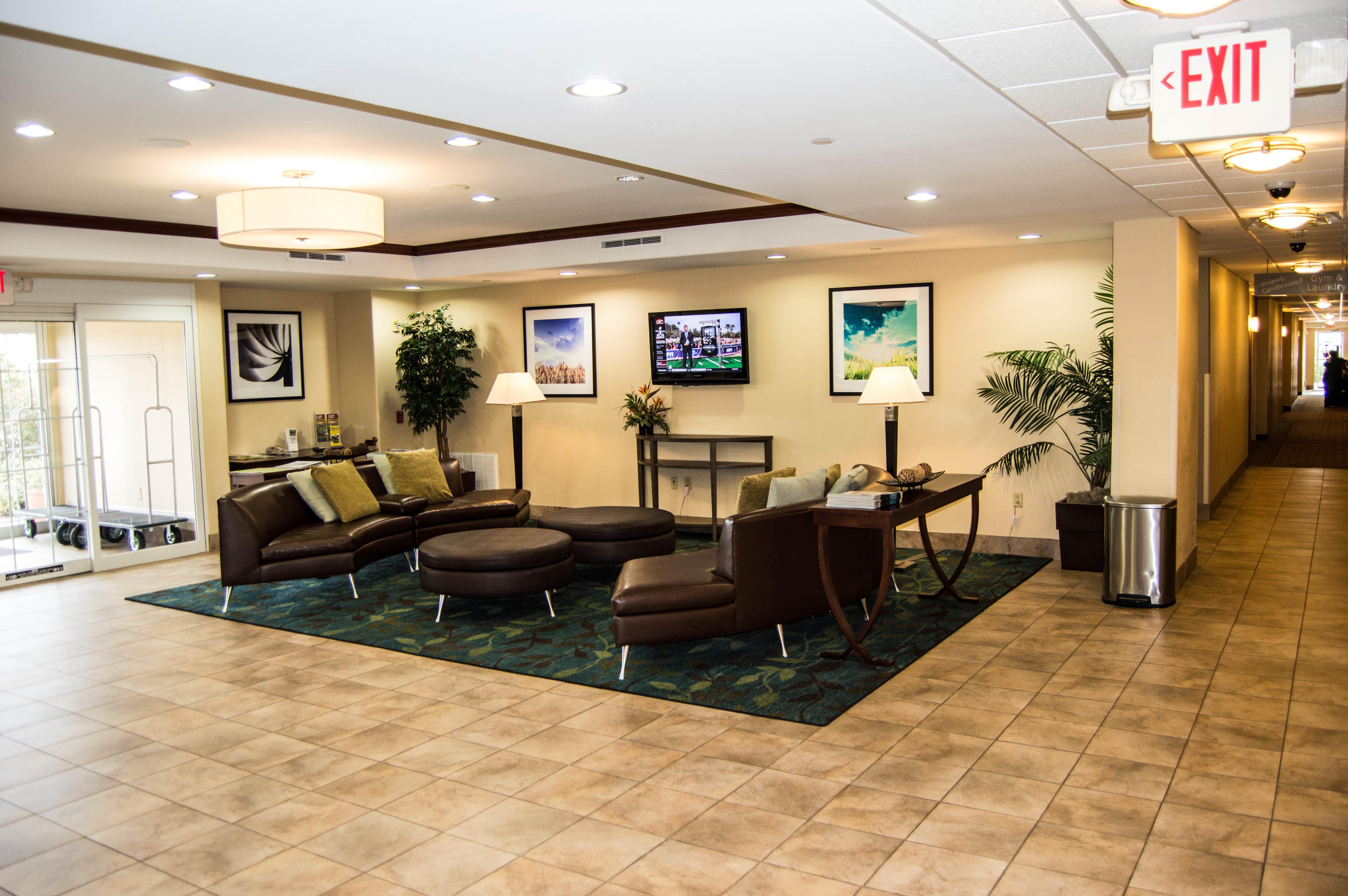 Candlewood Victoria By Ihg Exterior foto